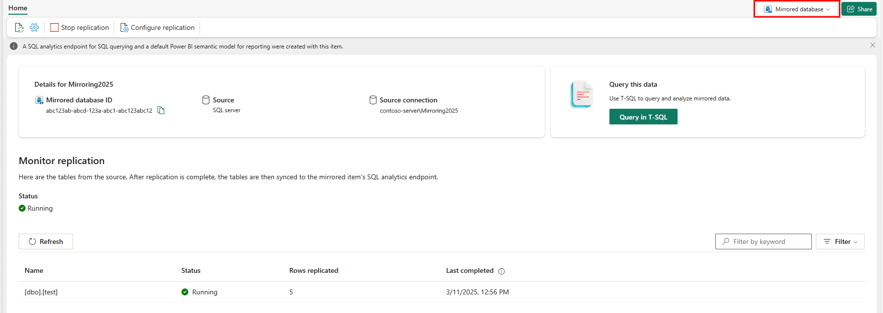 Screenshot dal portale di Fabric che mostra lo stato di replica del monitor del nuovo database SQL Server con mirroring.